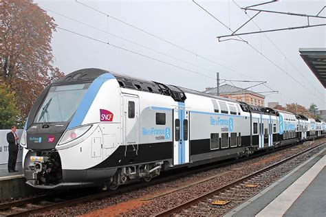 jfporchez's tweet image. Le vécu qui parle: Tu es sur le quai à Clamart direction Paris-Montparnasse, et d'un coup le train arrive, alors là tu te dis que @vpecresse a pensé à tout! Sur chaque wagon c'est écrit X fois IDF mobilité. Aucun risque (sauf le bleu) de se retrouver dans le train de Wauquiez.