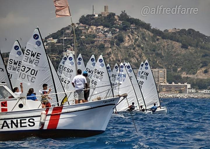 alfredfarre's tweet photo. #costabravaworldchampionshipeuropeclass2017 #worldchampionship #worlds #cvblanes #europeclass #bluewater #sailingphotography #voile #sailing #sailingrace #red #CostaBrava #girona #extremesports #cvblanes
📸@alfredfarre https://t.co/OdR9zHrzp5