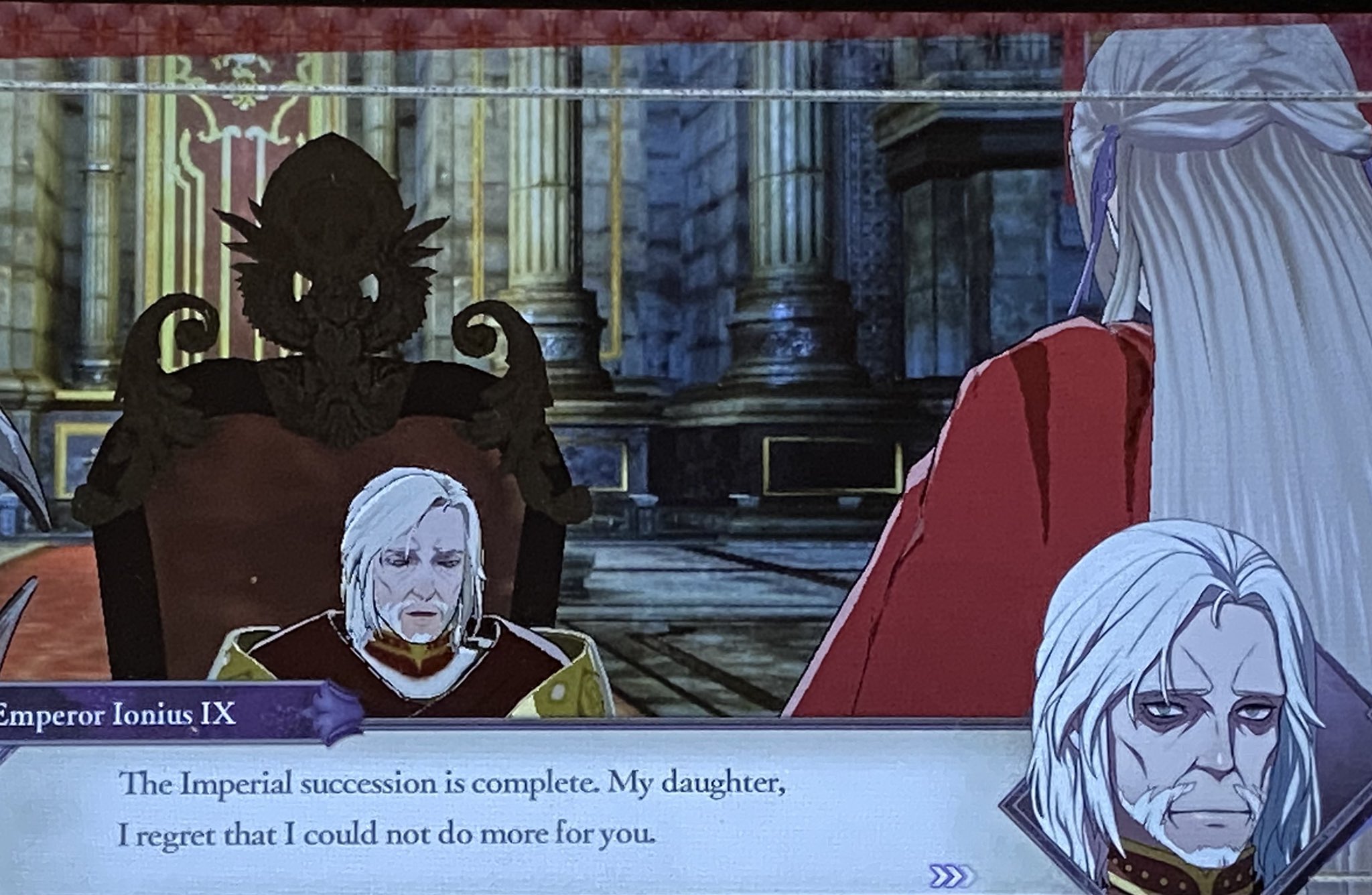 Jasmine Fe3h Spoiler En 英語 版紅花ルート分岐前 戴冠式におけるエルとイオニアス9世の会話シーンより ある方と話していて 玉座がまるでイオニアス9世に取り憑く恐ろしい悪魔のように見えたのだが セピア加工するとより分かりやすい気がする