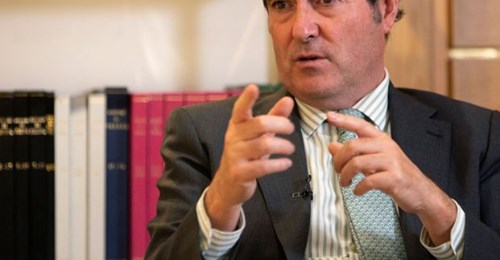 PodemosMayorRM's tweet photo. Dos hombres y un destino - Garamendi a Escrivá: "Si vamos a jubilar a la gente a los 68 años dilo, no lo maquilles". https://t.co/hUQhpa2kh9 https://t.co/4zZMmowUiz