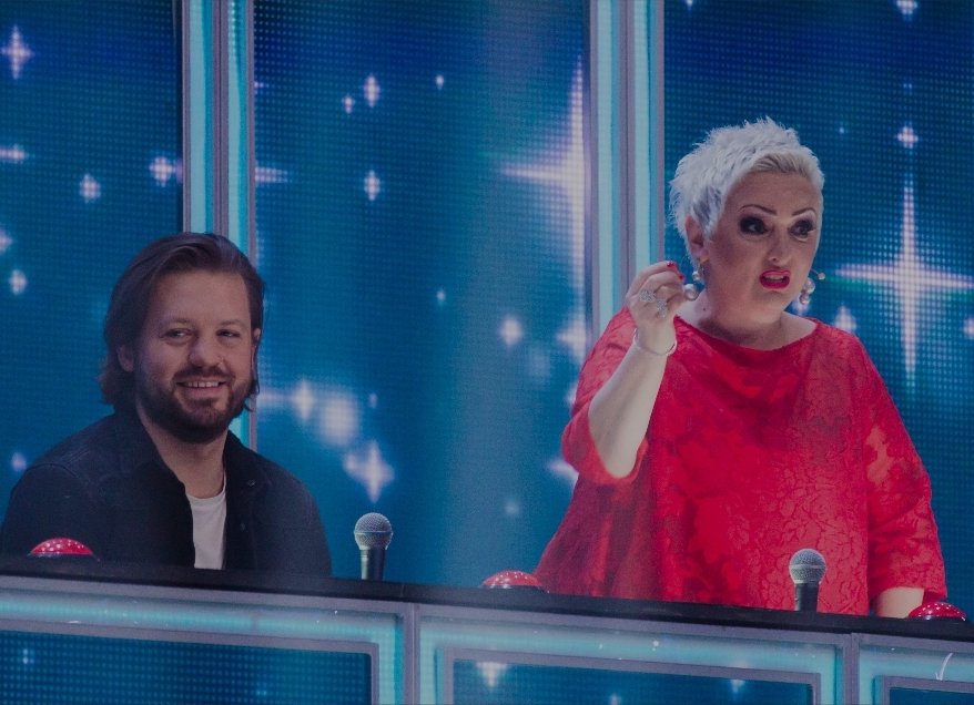 Ну ка все вместе заставка. Шоу свои на первом. Телепередача ну ка все вместе. Звёзды российского шоу бизнеса. Шоу на пятнице.