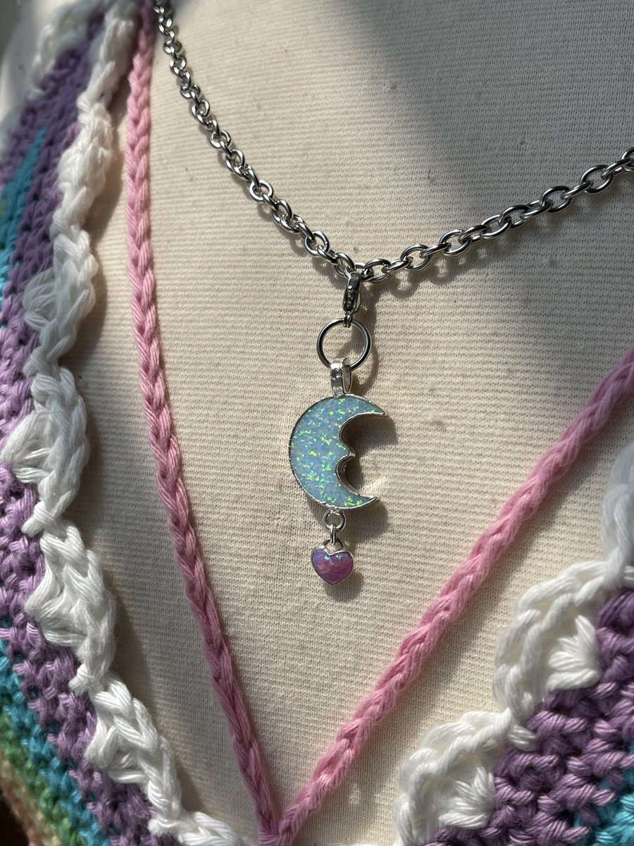 cruel_daughter's tweet image. excuse me!!! me and @lunamosity_ really popped off with this first collab top!!! 🍭✨🌈☁️⛓🌸💟