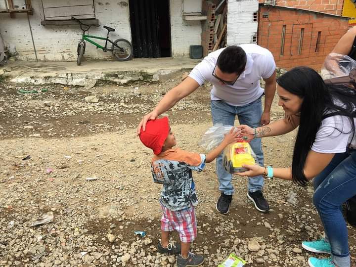 FanderQuiceno1's tweet photo. MISERABLE REFORMA "SOCIAL Y SOLIDARIA"

Derroche de confort, propaganda, represíon y guerra.
Que los ricos vivan comodos y la clase media y baja que se la lleve el Putas. https://t.co/OgSuejhWWj