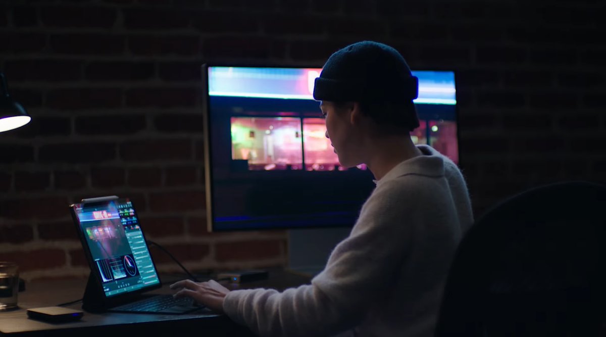 hardwarezone's tweet image. iPad Pro 2021&apos;s USB-C port now supports Thunderbolt and USB-4 profiles, on top of 5G connectivity support. #apple #applespring2021 #applespringloaded