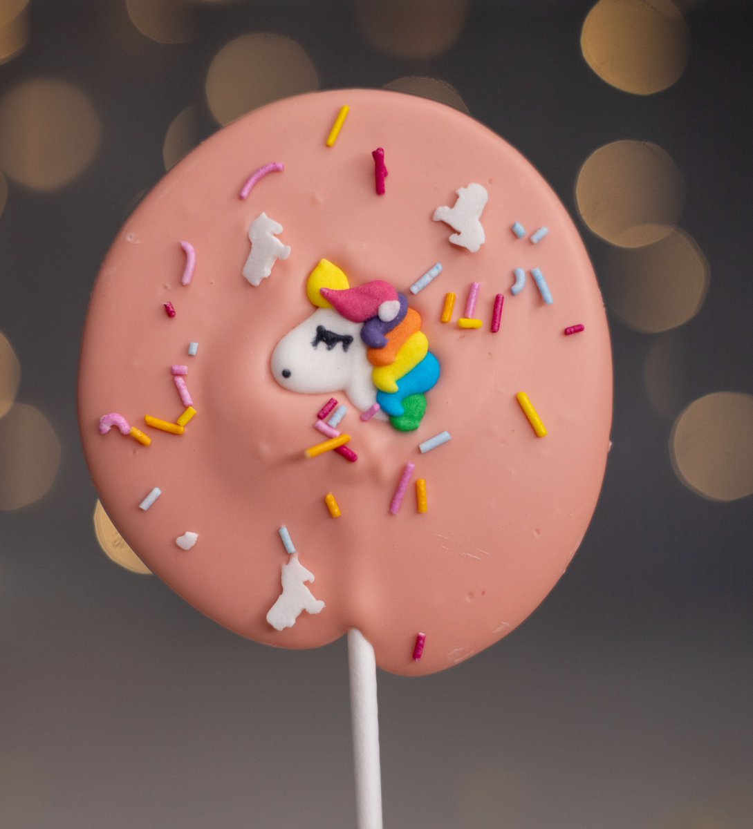 We’re ready for summer with our most recent creations! Check out our unicorn lollipops 🍭🦄 perfect for birthday’s, gifts, or to nibble on at home!