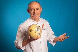 🌞🌞🌞<a href="/marcmaulini/">Marc Maulini Duran</a>  :Quan vaig fer 30 anys, vaig anar a celebrar-ho amb la familia a <a href="/Miramar_P_Perez/">Paco Pérez Miramar</a> 
A <a href="/comediaSERCAT/">Tot és Comèdia</a> hem celebrat els 3 sols de la <a href="/GuiaRepsol/">guiarepsol</a> per Paco Pérez i el primer per <a href="/elspescadorsbcn/">Els Pescadors</a> 
 
🍲GASTRO amb <a href="/cgcano/">Carlos G. Cano</a> 
Aquí, àudio
▶️ play.cadenaser.com/audio/16186641…