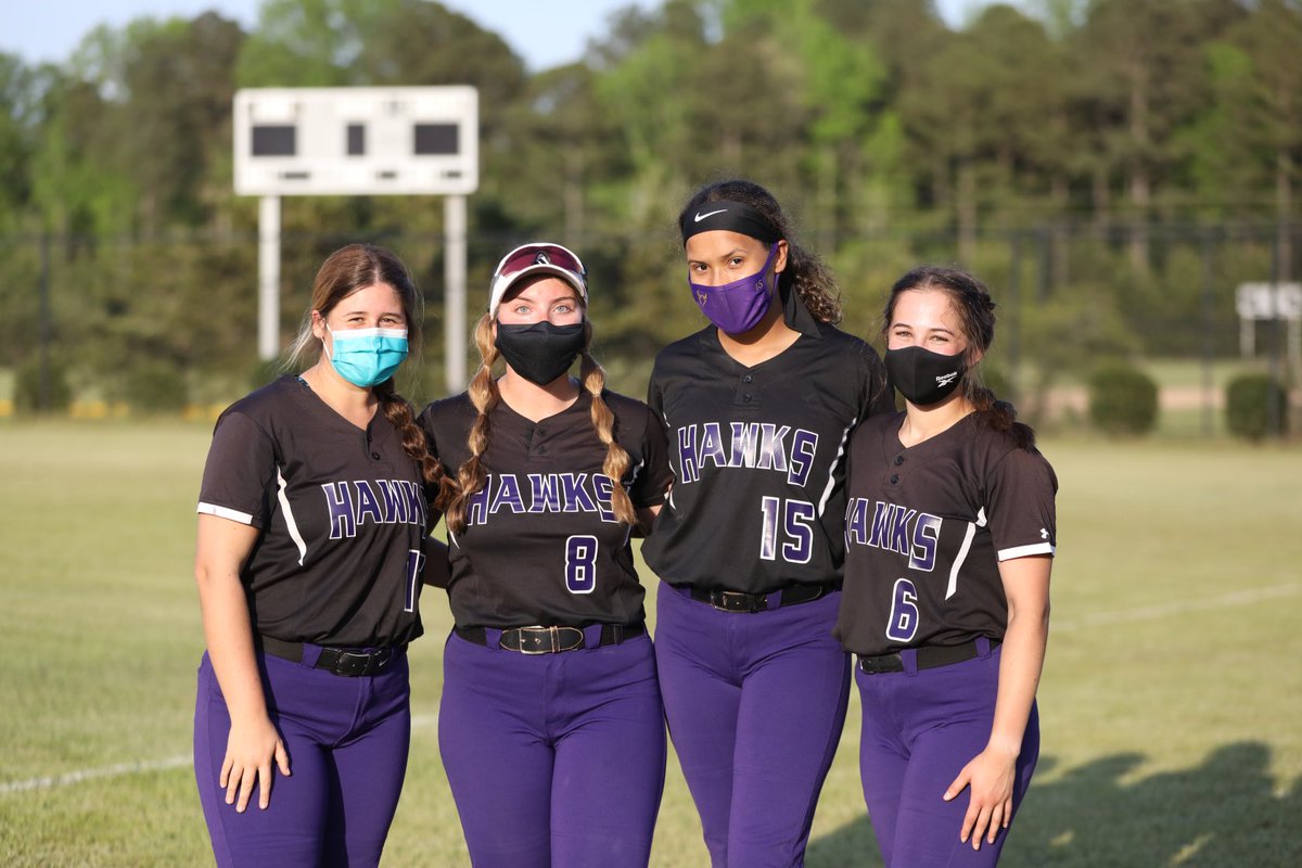 HsLadyhawks's tweet photo. Senior night for these young ladies!!! Let’s go Hawks!!! https://t.co/qIcQrowVqf