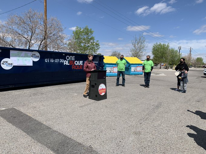 AlcaldeKeller's tweet photo. Estamos iniciando un mes de limpiezas comunitarias con @ABQBeautiful. Todos podemos ayudar a mantener nuestra ciudad limpia y cuidar nuestro planeta. Obtenga más información en https://t.co/PGTqudJy1Z.
#UnAlbuquerque https://t.co/PAvH7ryeJS