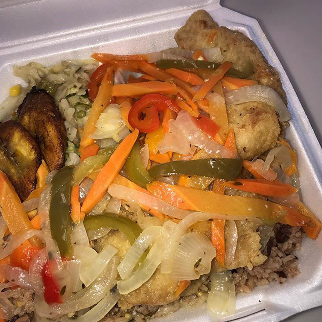 IslandPot's tweet photo. At Island Pot JA, our skilled chefs and excellent customer service differentiates us from any other Jamaican. Visit our website today to learn more about our menu options! #JamaicanFood #JerkChicken #CurryChicken https://t.co/Ism4aLUuJG https://t.co/6SpbUllrr9
