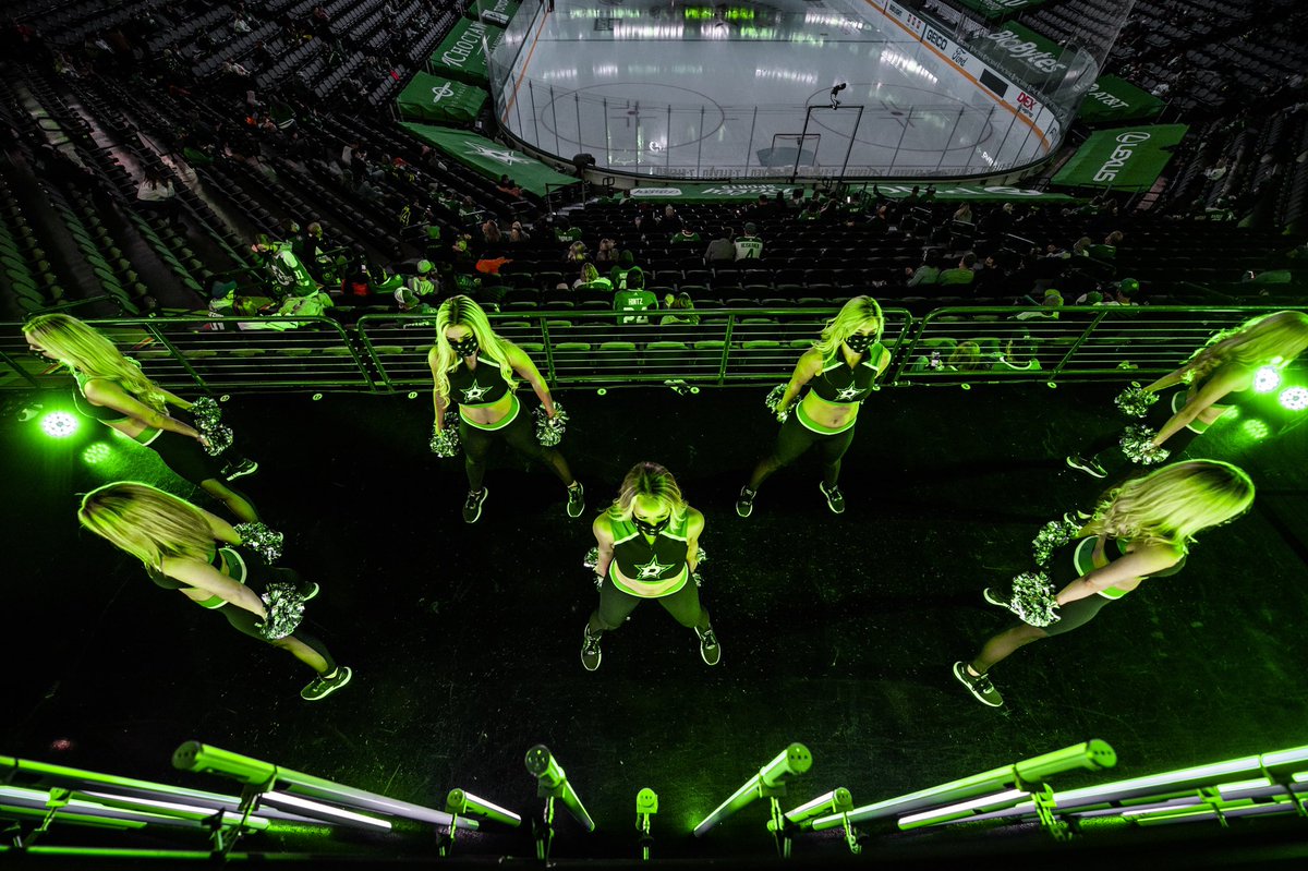 Last night was so nice, we decided to do it twice! See you at the AAC for GAMEDAY ✌🏻

#gameday #icegirls #dallasstars #hockey #dsig #skating #beloudweargreengostars