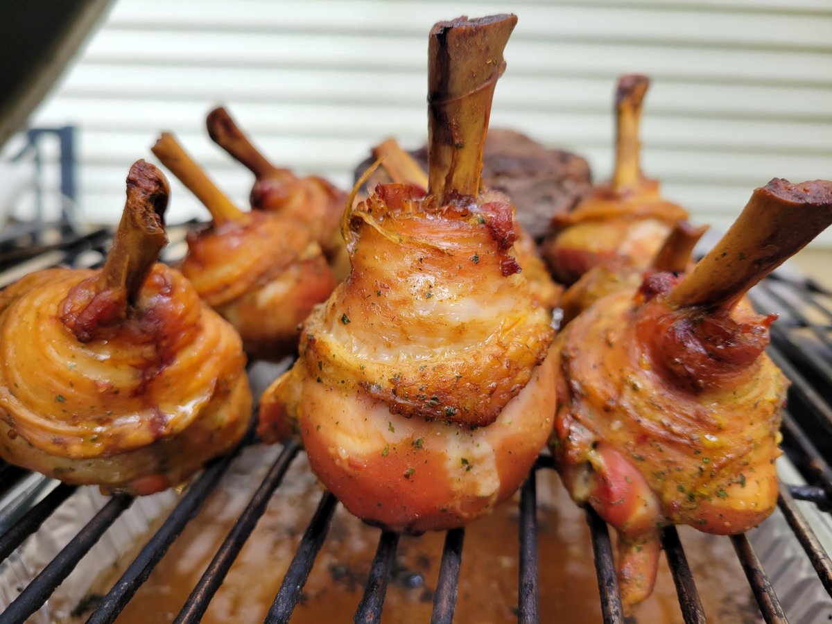 ChickenStixx's tweet photo. These meaty munchies are HOT off the smoker from a customer who got their #ChickenStixx E-Z Pops® @SamsClub
Looking fantastic! Keep the pictures coming!
#wings #buffalowings @BWWings
 #foodie #foodies #BBQ #420day #doge420 $doge https://t.co/35Ox5zCMlr