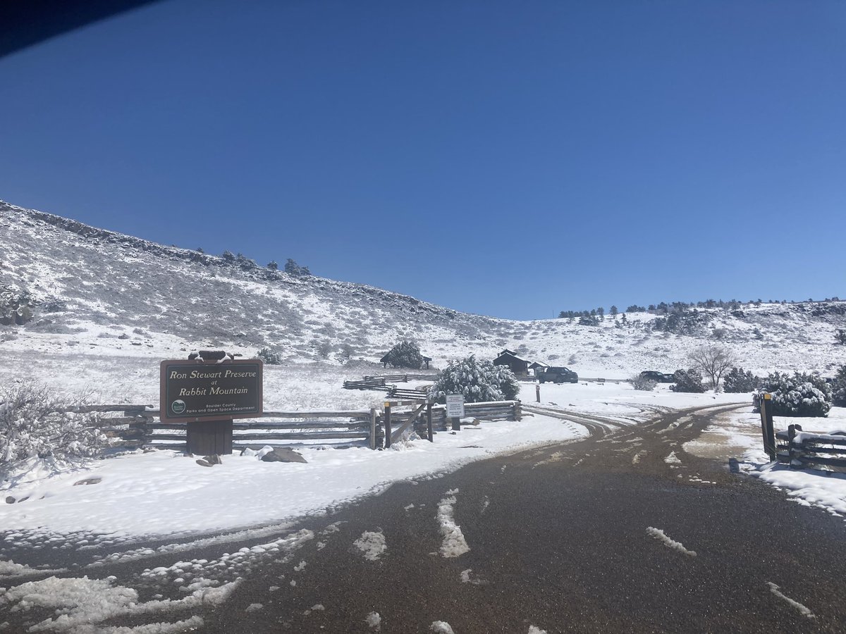 BoCoParkRangers's tweet photo. Lyons got closer to 7in of snow and trailheads are starting to melt despite not being plowed yet. Be careful when parking as to not get stuck at #rabbitmountain or #hallranch #bocotrails https://t.co/IiAAhCyOxI