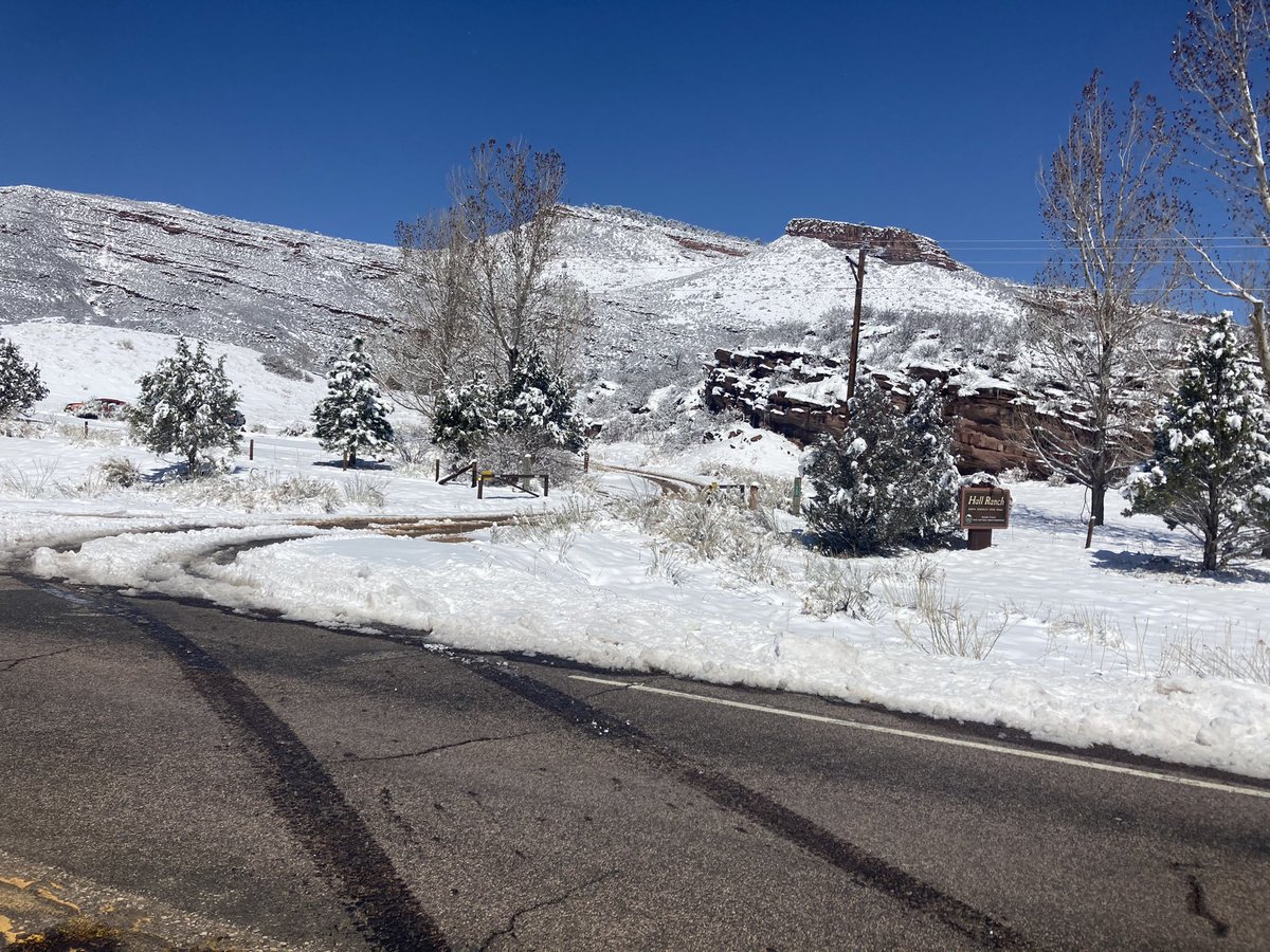 BoCoParkRangers's tweet photo. Lyons got closer to 7in of snow and trailheads are starting to melt despite not being plowed yet. Be careful when parking as to not get stuck at #rabbitmountain or #hallranch #bocotrails https://t.co/IiAAhCyOxI
