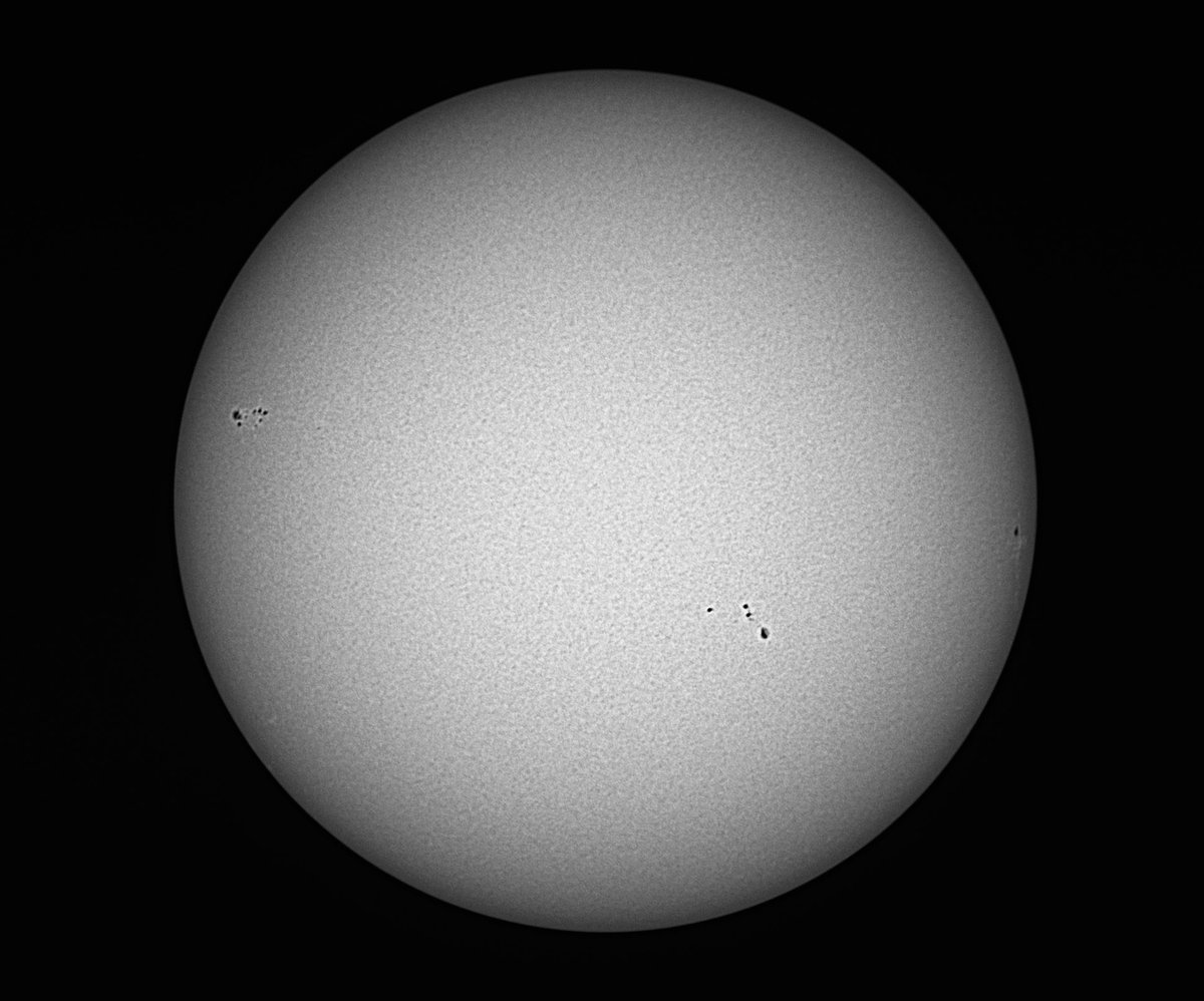 ChrisReesPhD's tweet photo. Nice surprise to see a few more active regions on the surface today, lots of easily visibly sun spots. Bit different to the weekend when all looked quite quiet. 🔭☀️@NASASun @spacewxwatch @_SpaceWeather_ @spaceweather @WolfDotSolar #Sun #Spots #Solar #astronomy @apod https://t.co/UEv1OWwe53