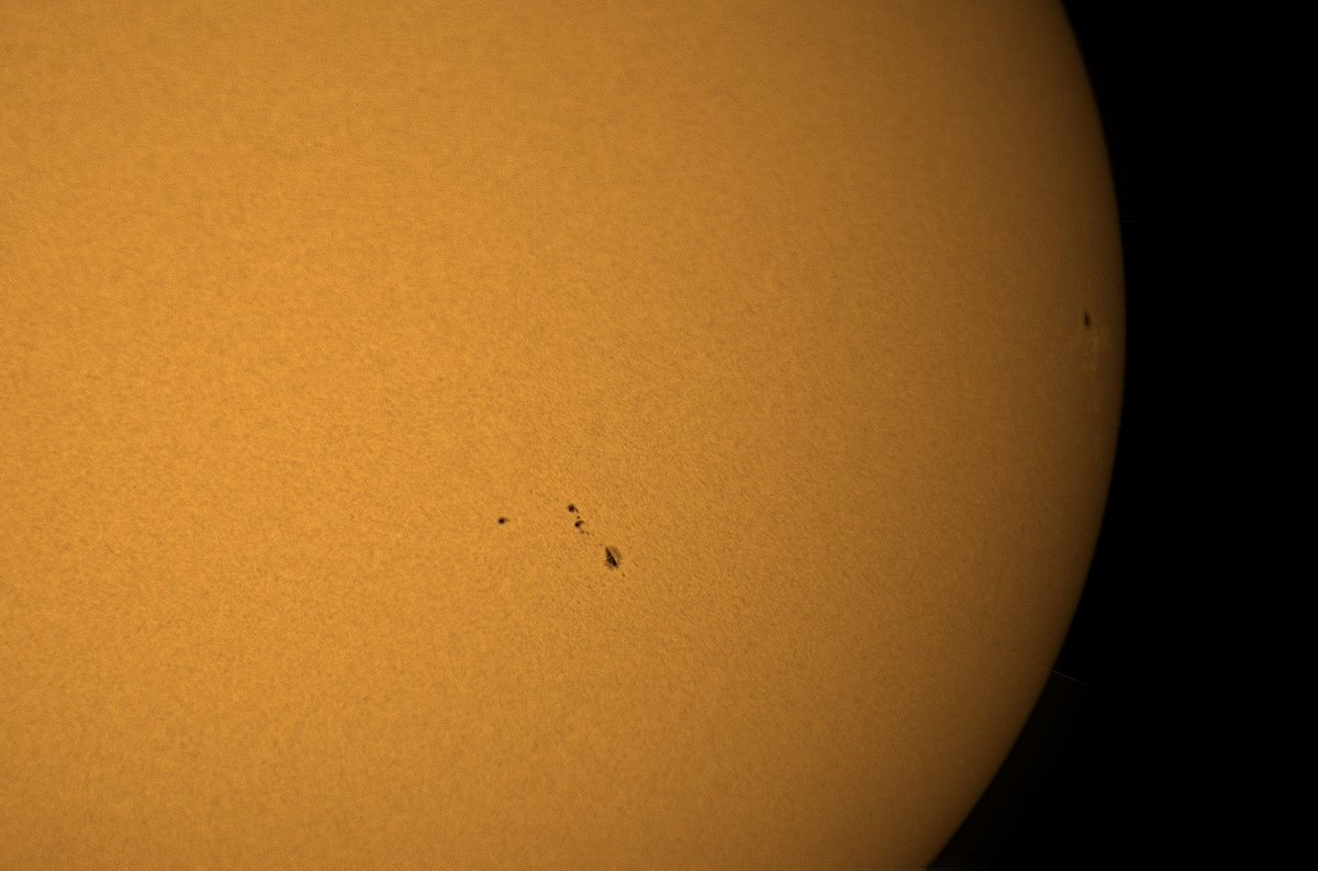 ChrisReesPhD's tweet photo. Nice surprise to see a few more active regions on the surface today, lots of easily visibly sun spots. Bit different to the weekend when all looked quite quiet. 🔭☀️@NASASun @spacewxwatch @_SpaceWeather_ @spaceweather @WolfDotSolar #Sun #Spots #Solar #astronomy @apod https://t.co/UEv1OWwe53