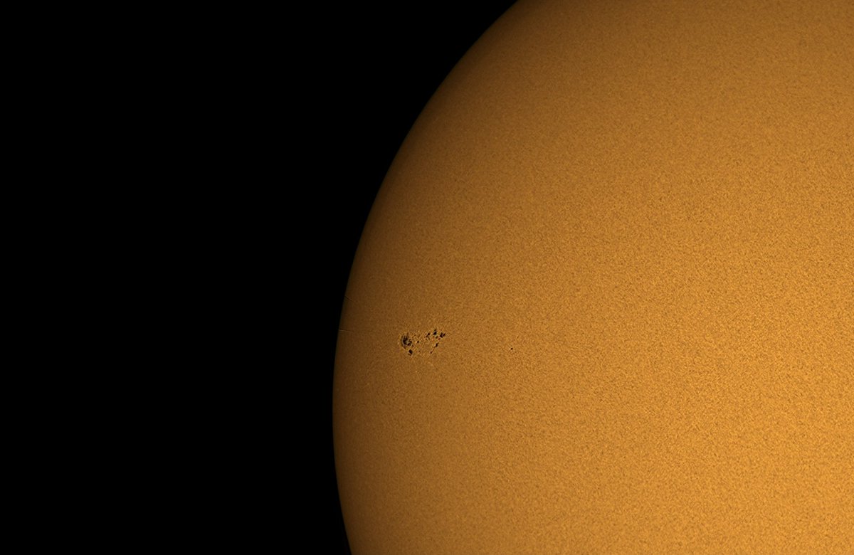 ChrisReesPhD's tweet photo. Nice surprise to see a few more active regions on the surface today, lots of easily visibly sun spots. Bit different to the weekend when all looked quite quiet. 🔭☀️@NASASun @spacewxwatch @_SpaceWeather_ @spaceweather @WolfDotSolar #Sun #Spots #Solar #astronomy @apod https://t.co/UEv1OWwe53