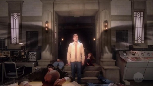 After all, there’s no archangel left to protect him anymore.Jack& #39;s gestures show us that it& #39;s actually not Jack at all. His smile is different. His arm movements aren’t the same either.The left pic is a picture of Jack. The two pictures on the right are Jack and Chuck as God.