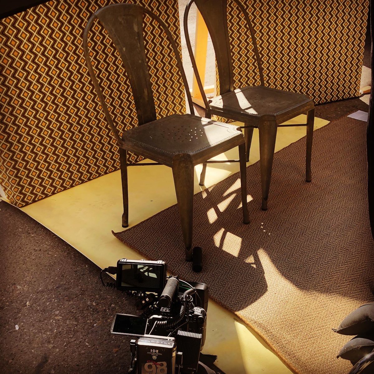 BasicBlkDesigns's tweet image. #SetDesign
#SetDecor
#SetStyling
#PropStyling
#MovieDesign
#MovieDecor
#70sdecor