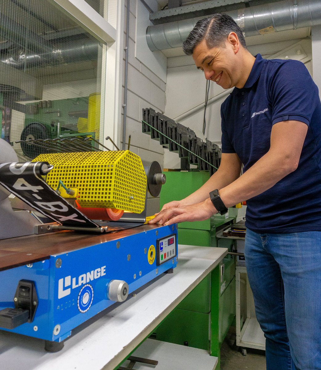 autoindusbv's tweet photo. VACATURE ALERT🚨 

🔹Binnendienst medewerker magazijn &amp; productie

Ben jij in staat om onze binnenkomende en uitgaande goederen in goede banen te kunnen leiden en om daarnaast onze kentekenplaten afdeling naar je toe te kunnen trekken?
Kijk op: https://t.co/9JOGqAiElL https://t.co/Jz1ZLx1T6h