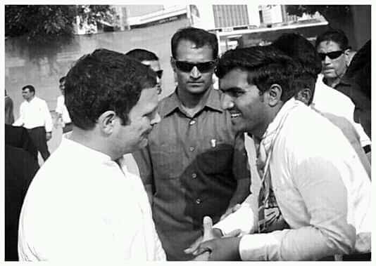TejaMDesai4's tweet photo. #GetWellSoonRG #rahulgandhi
हमारे नेता, भारत के लाखों युवाओ और देश वासियों की उम्मीद की आशा श्री @RahulGandhi जी के कोरोना संक्रमित होने की ख़बर से चिंतित हूँ।
आप संक्रमण से जल्द बाहर आए और देश और युवाओ को नई दिशा में ले जाने के कार्य में लौटे ऐसी प्रार्थना करते हैं l https://t.co/IZEy76V3zF