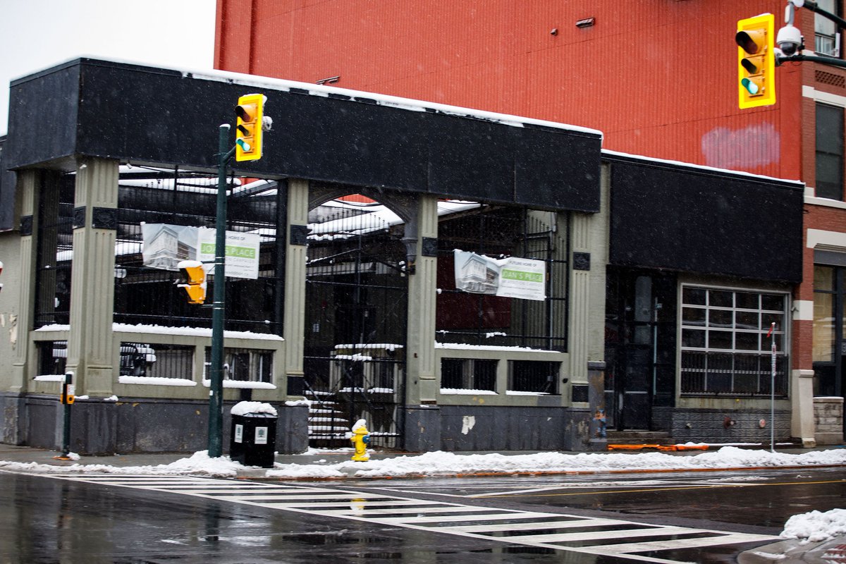 YOU_London's tweet photo. Given the escalated community spread of COVID-19 and the particular vulnerabilities of young people, our Youth Action Centre will now be offering dinner to-go from the GT’s patio. Dinner will be distributed outdoors Monday-Friday from 4-6pm at 331 Richmond St. https://t.co/Fax1qmTSBn
