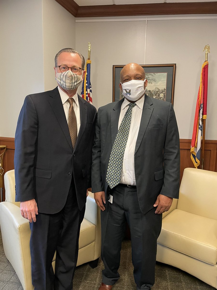 Excited to welcome Dr. Brian Yearwood to Columbia this morning as the next superintendent for Columbia Public Schools.  I look forward to working with you to keep #cpsbest.