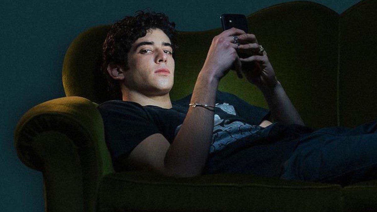 DiStreaming's tweet photo. #nudes è un incipit di tre storie, per un totale di dieci episodi, in cui si suddivide la serie Nudes, costruita sul modello dell'omonimo format norvegese ma riadattata alla realtà italiana dalla regista Laura Luchetti e dalla head writer Emanuela Canonico. Solo su #netflix https://t.co/Kmeb2qBTzB