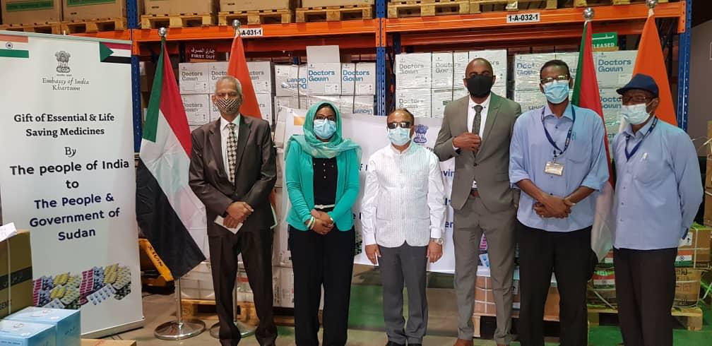EoI_Khartoum's tweet photo. A consignment of 6 MT of essential and life saving medicines gifted by India to Sudan was received by the Federal Ministry of Health (FMOH) yesterday. FMOH appreciated the continued Indian support at critical times.
@DrSJaishankar @MOS_MEA  @MEAIndia @IndianDiplomacy https://t.co/KFdKOo7GZU