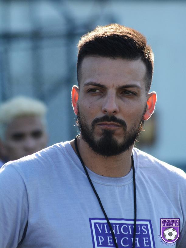 _Prigol's tweet photo. Olhar altivo, pensamentos nobres! #AFVP 💜⚽ https://t.co/wx8so46sUc