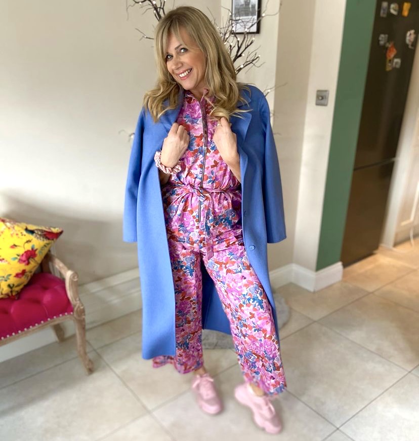 StyleDoctors's tweet photo. How #fab does #UK stylist Steph look in this #floralprinted #jumpsuit?! We love the way she pulled #colours from the print to style her #shoes and #coat! Want to be as #welldressed as Steph? Book your #stylingsession with Style Doctors today: https://t.co/9Kx3LDo6Vt https://t.co/GEVMEokoyj