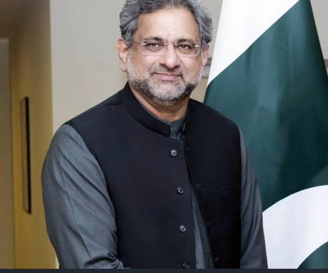 We pay tribute to Shahid Khaqan abbasi for the dog- walking of the selected Gov.
#WelldoneShahidKhaqanAbbasi