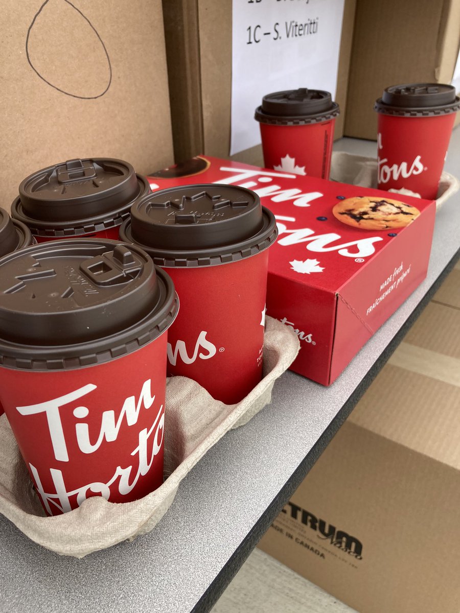MsD_EA's tweet photo. Handing out learning materials @TonyPontesPS when a parent pulls up with coffee 🙌🏼 #WolfpackGotYourBack #winterweather ⛄️ https://t.co/laac9fZqy0