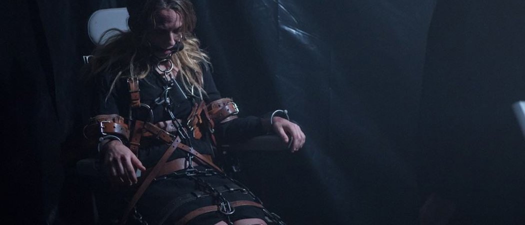 Логово монстра хорошее качество. Дэвид теннант логово монстра. Теннант логово монстра. Керри кондон логово монстра. Трэйси хеггинс логово монстра.