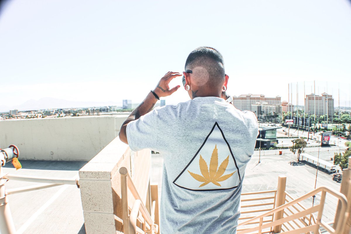 FAEKBRAND's tweet photo. HAPPY 4/20!

OUR 4/2.0 COLLECTION IS OUT !

https://t.co/g43LJy0c3q https://t.co/nEulZobxcN