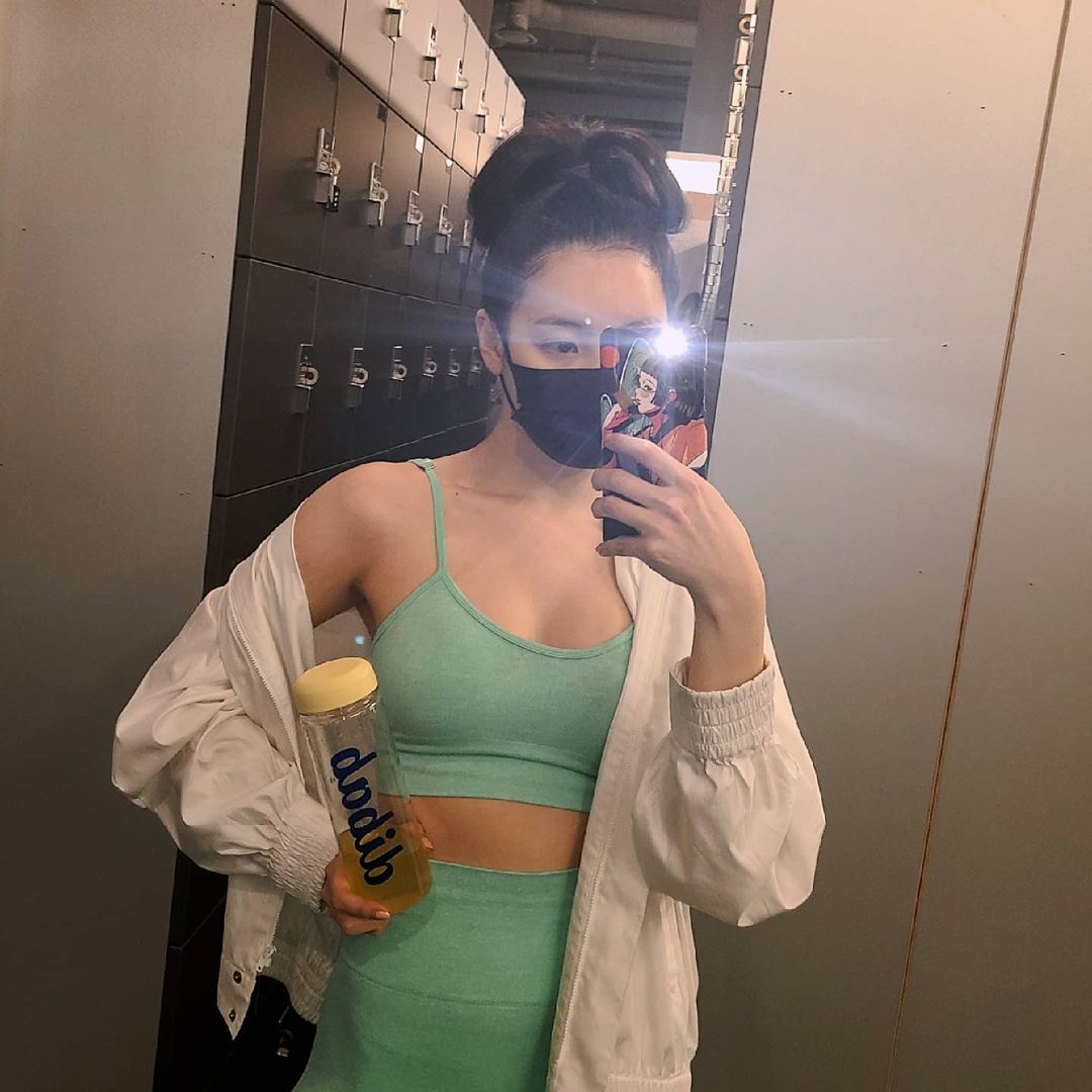leesunmibra's tweet photo. [#MIMISTAGRAM] 20.04.21| Atualização da Sunmi em seu Instagram 

"Parceiro de treino 💛

@.frombio_official
#dibab #AD" https://t.co/Hv0hboKK9Y