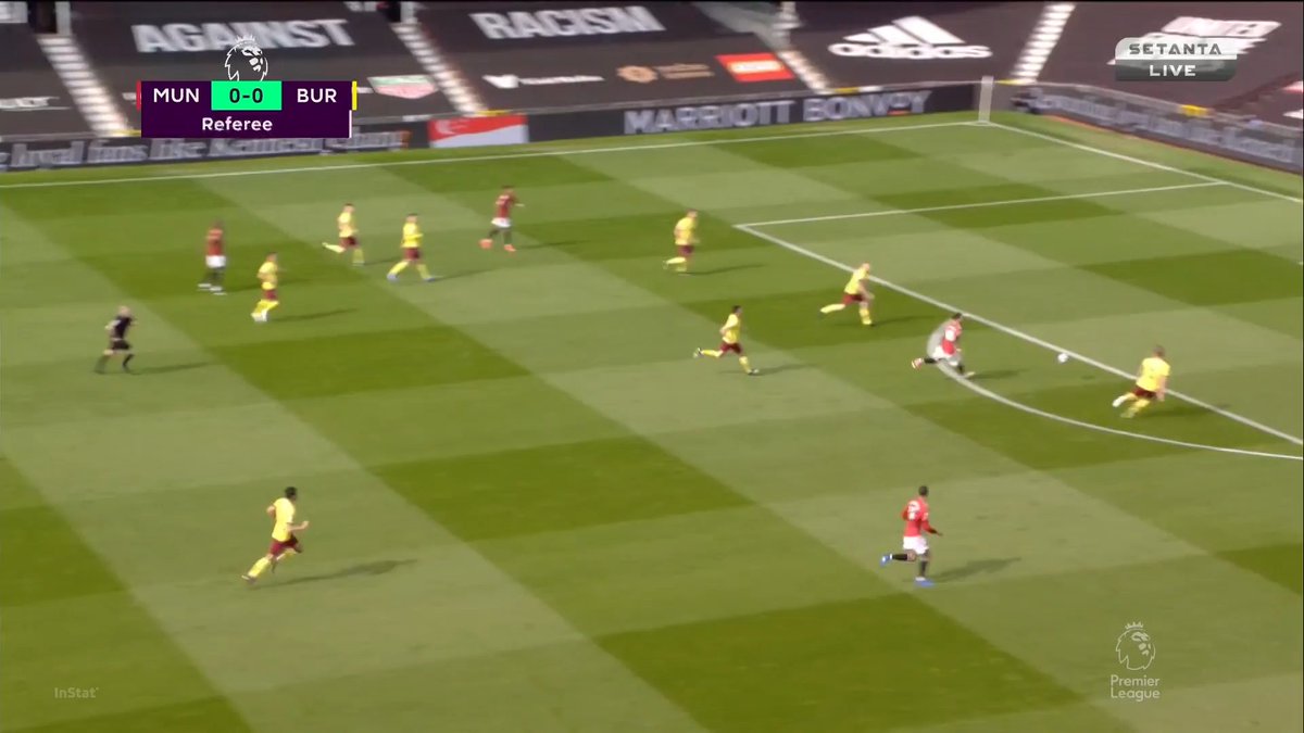 Pogba collects a high ball quite well and turns into the field. Rashford makes a run to the wing and that drags Burnley's defence wider. This leaves space for Bruno to run into unchallenged and Pogba should have done better with the ball.Bruno applauds the effort nonetheless.