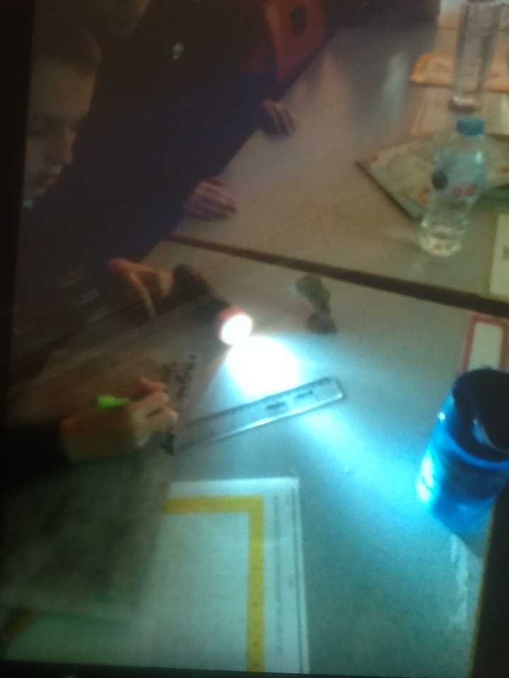 ClassJ7MrsJones's tweet photo. A few snaps of J7 making mountains and measuring the shadows! We have learned so much about the features of our #Moon 🌖🚀🌠🤔 https://t.co/HN2I11YpQY