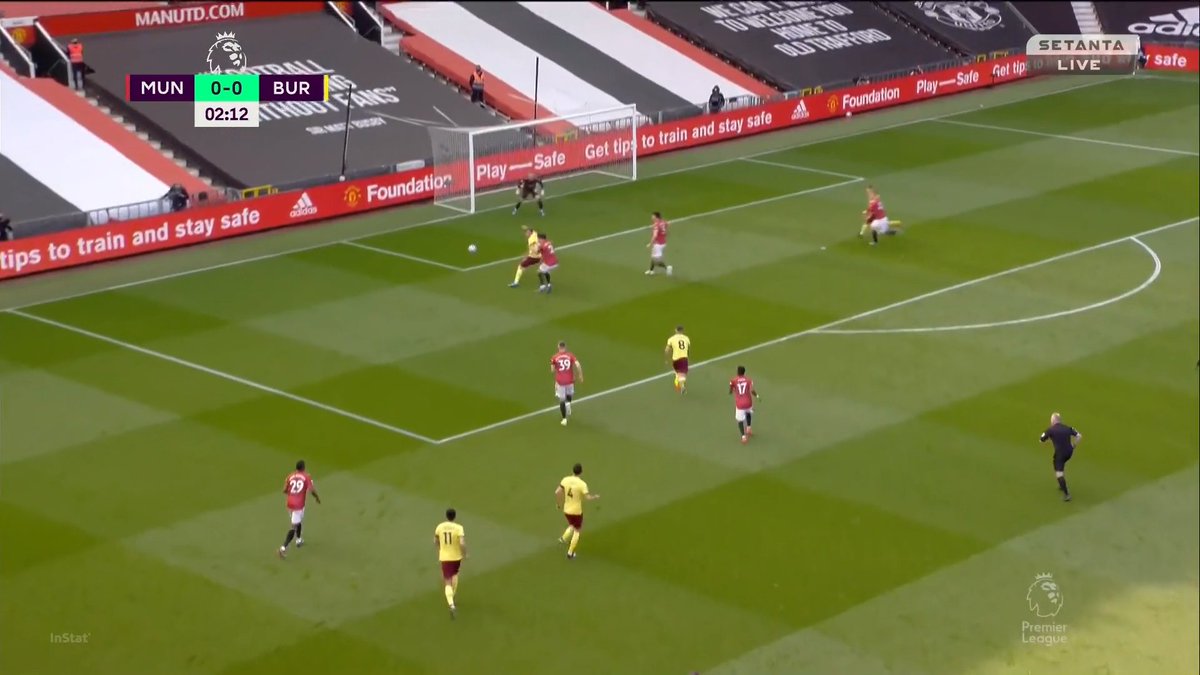 Originally I thought we absolutely got done by this but upon second viewing I've realised it's a ridiculously well executed pass and that Lindelöf actually does well to recover.Nevertheless, reading this situation better would have resulted in a first-time interception.