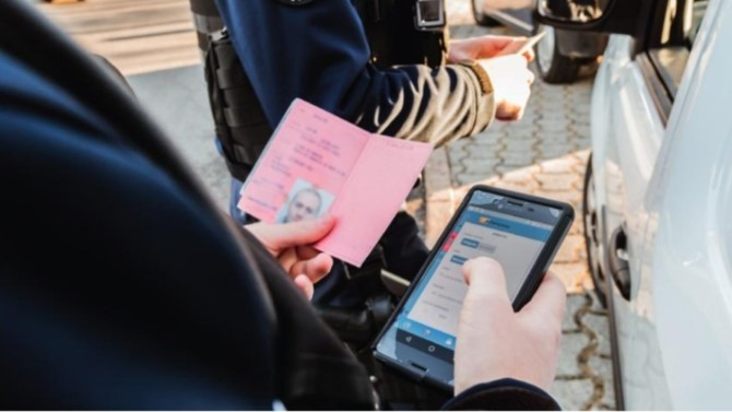 DecideursJur's tweet photo. Pointée du doigt par le @CNBarreaux, la récolte de #données #personnelles par la gendarmerie nationale via l’application #GendNotes est recadrée par le @Conseil_Etat.
https://t.co/TM68RTkOJ6 https://t.co/77taS4hPmL