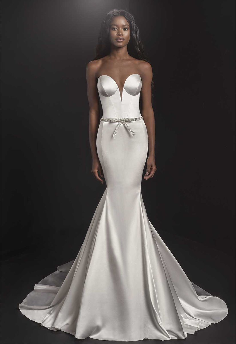 pninatornai's tweet photo. Left or right? Which #OneCollection gown is the one for you? Try on these styles and more during my trunk show happening now @KleinfeldBridal!
Left: #Style4879T
Right: #Style4885T
Book an appointment: https://t.co/zlx8uZwndS https://t.co/au8p0nMAOx