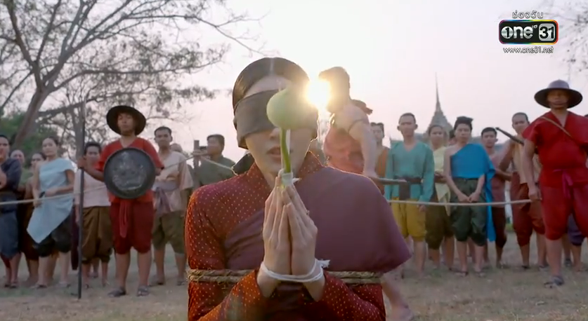 Raynuka_r's tweet photo. นี่ไม่ใช่วรรณคดีที่เรารู้จักจริงๆ...
เพราะวรรณคดี..หลังวันทองตายพระพันวษาก็จัดงานศพให้ใหญ่โต เหมือนตบหัวเเล้วลูบหลัง
แต่ละคร..การตายทำให้เกิดการเปลี่ยนเเปลง กฎหมาย ควาทคิด ความเชื่อและสอนคนดูอย่างเรา 
..เลิกได้เเล้วเหยียดเพศ เหยียดวัย เหยียดคนเห็นต่าง
#วันทองตอนจบ #วันทองตอนอวสาน https://t.co/HSWOcKWgY4