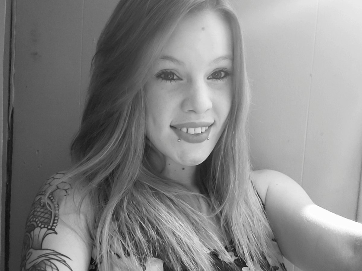 Hi everyone! I had my first live stream last night and everything went so wonderful! My new game I started playing, Control, had such a great storyline and awesome gameplay! If you're interested in games, computers, or fun you should come check me out! Link and info in bio 😊😘😜