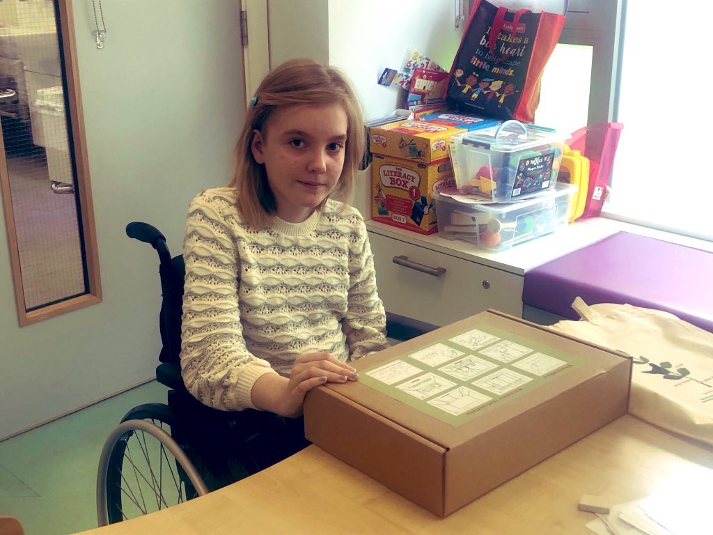 TempleStreetHos's tweet image. Isabelle, who has a keen interest in art, was over the moon to receive a shadow box theatre @TempleStreetHos #LetTheMagicIn #CreativityDespiteCovid

#ThankYou to our friends in @SaoltaArts @galway2020 

#LettingTheMagicOut #TheDeepestShadeofGreen 

@CHIatCrumlin @CHIatTallaght