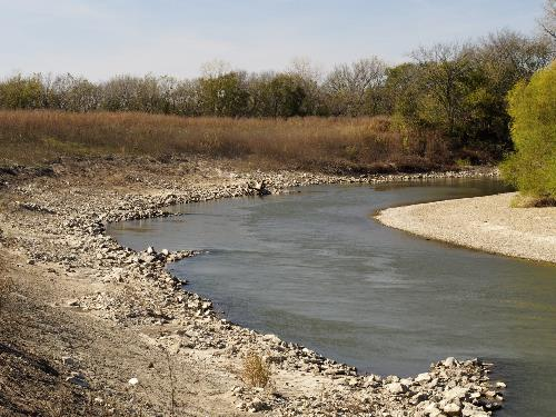 kswateroffice's tweet photo. Focusing on #JohnRedmondReservoir & #streambankstabilization. These projects help reduce sediment entering reservoir & aimed at rehabilitating & stabilizing portions of #Cottonwood & #Neosho Rivers & tributaries, known to add significant sediment & pollutants into the watershed https://t.co/k9eJ94yMe9