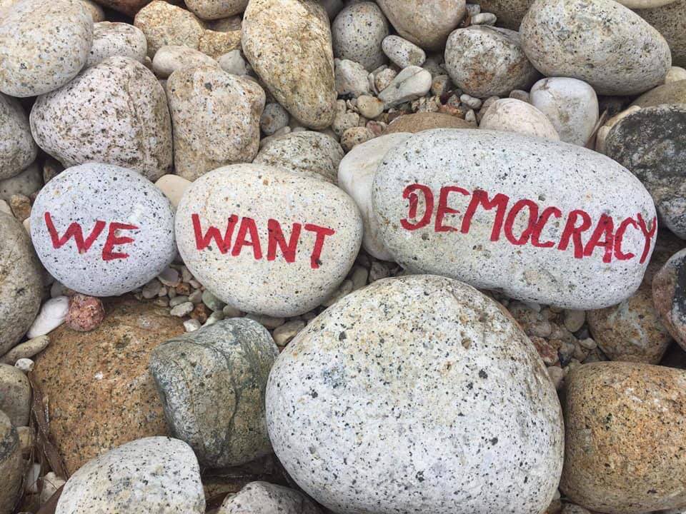 LaeSu_Yin's tweet photo. Painting revolutionary images on Stone and protest against military dictatorship from Koh Phangan Island.
#WhatsHappeningInMyanmar 
#Apr20Coup 
#WeSupportNUG 
#ASEANrejectSAC https://t.co/vz3hbmb7e3 https://t.co/vvO6HoMkk9
