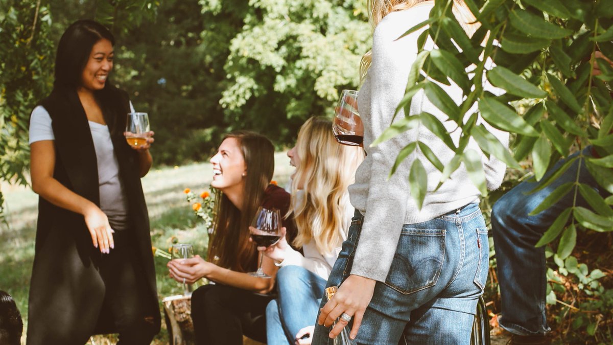 ⚠ Con tallo o sin tallo. ¿Qué tipo de copa de vino te gusta más? 

#tallo #sintallo #modernas #coravin #wine #stemless #wineglass #vino #winelover