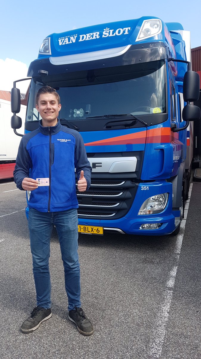 Van BBL-leerling tot volwaardig vrachtwagenchauffeur.
Wij feliciteren 'onze' Thomas Ouwehand met het behalen van zijn CE-rijbewijs!
 
Heel veel veilige en mooie kilometers toegewenst, Thomas!