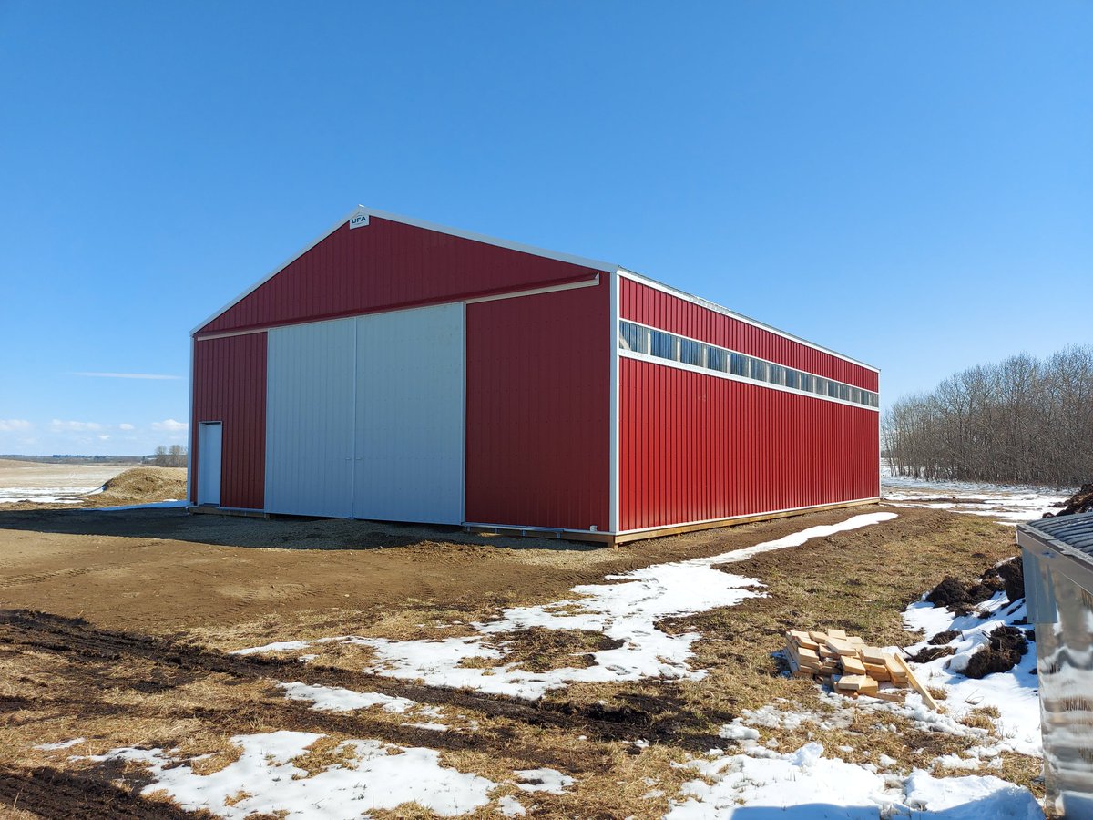 Jsakal's tweet photo. SOLID Storage Solutions from UFA customized to suit your needs. Just finished this awesome 42'x60'x14' cold storage farm building near Sylvan Lake. #GETAQUOTE @UFAcooperative #BuiltByUFA #AnotherHappyCustomer https://t.co/QEpp4R781i