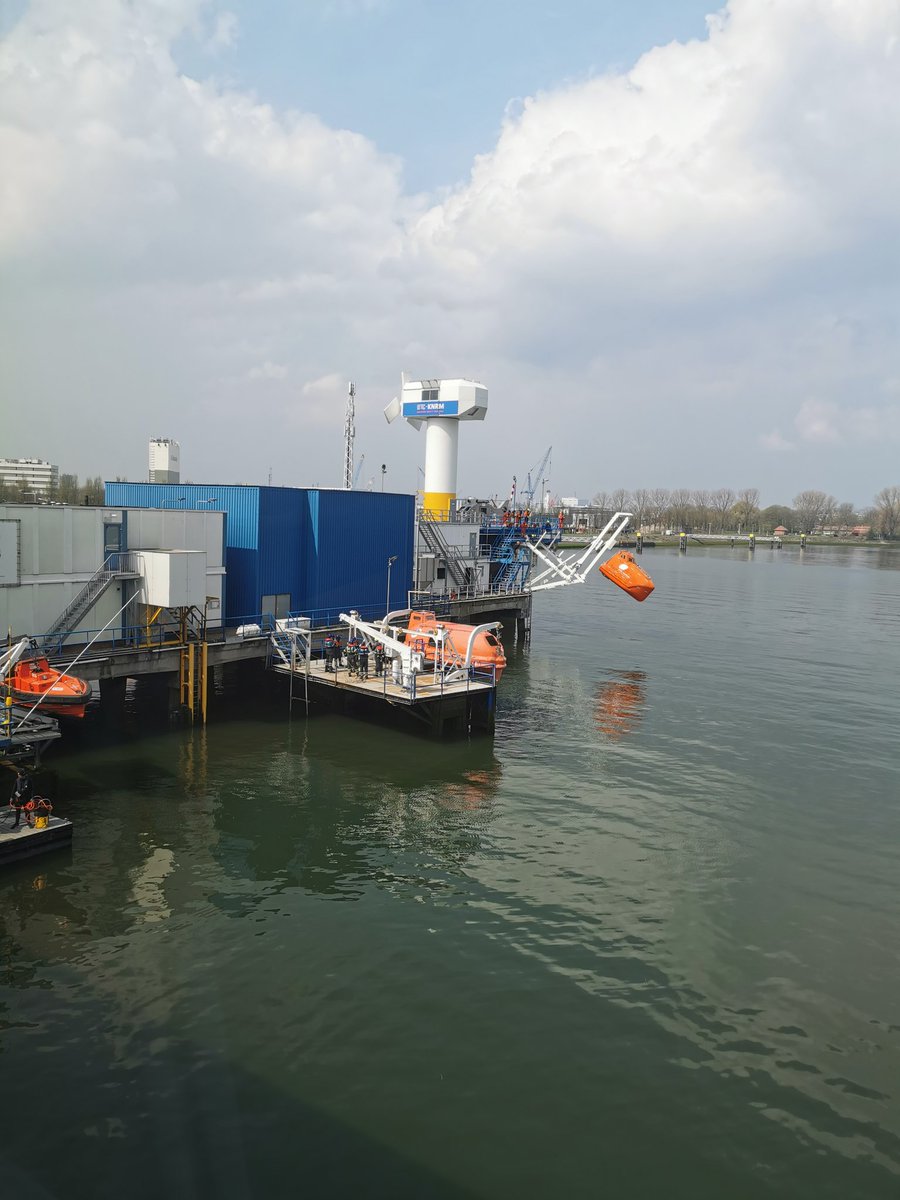 Rib training Douane in samenwerking raynautic.nl te #IJmuiden. Zelf door voor gesprek STC-KNRM in #rotterdam voor overleg basic safety training duikers Douane Nederland.
