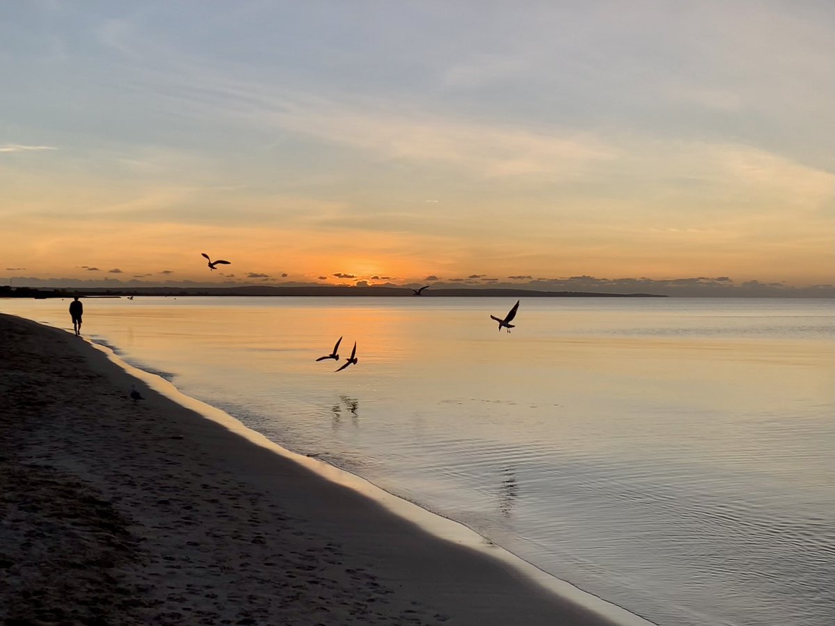Athifm's tweet photo. A magical sunset today at #bayviewgeographeresort #busselton @BayViewGeo #justanotherdayinWA #thisiswa #australiassw https://t.co/jn605X3quj